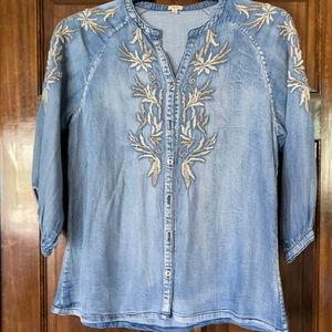 Reba, lightweight denim color top, size medium